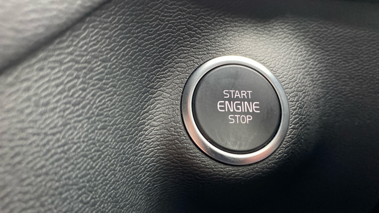 Volvo XC40 2.0 B3P Plus Dark 5dr Auto Petrol Estate